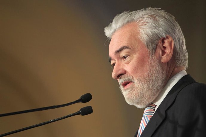 Archivo - Darío Villanueva, director de la RAE