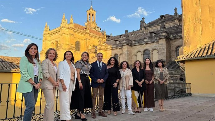 Representantes de las diputaciones andaluzas, junto al presidente de la Diputación de Granada, Francis Rodríguez, durante las jornadas celebradas en Granada para coordinar la campaña institucional del 25 de noviembre.