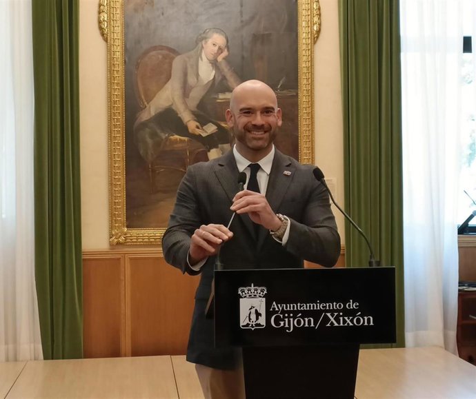 El concejal de Urbanismo del Ayuntamiento de Gijón, Jesús Martínez Salvador, en rueda de prensa en el Consistorio gijonés.