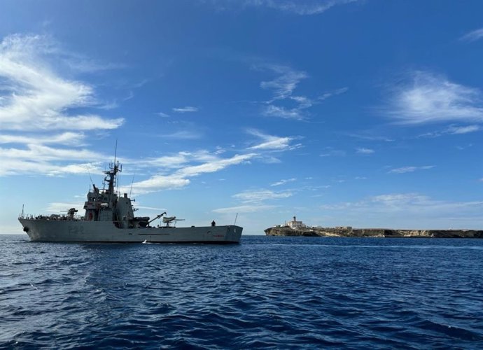 Archivo - El patrullero de vigilancia de zona 'Tagomago' en el mar de Alborán.
