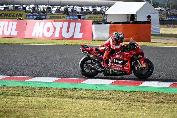 27 de setembro de 2025, Motegi, Japão: Marc Marquez, piloto da Ducati, em ação na corrida Sprint do MotoGP Japan 2025 realizada no Mobility Resort Motegi em 27 de setembro de 2025,Image: 1041194428, Licença: Rights-managed, Restrições: * Itália não tem di