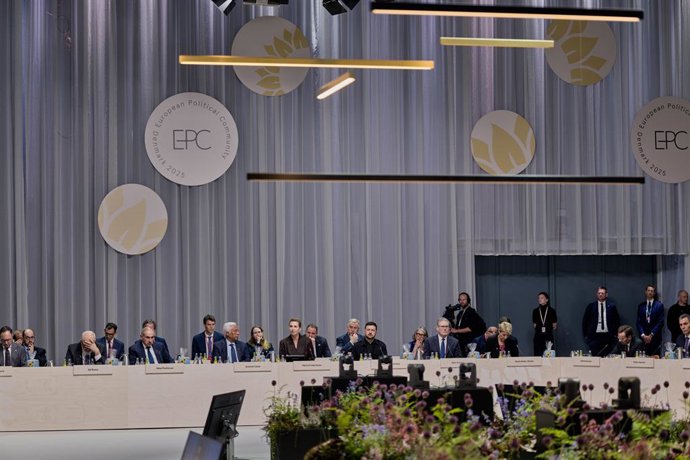 COPENHAGEN, Oct. 2, 2025  -- European leaders attend the seventh meeting of the European Political Community (EPC) in Copenhagen, capital of Denmark, Oct. 2, 2025. TO GO WITH "EPC summit highlights divisions over Ukraine's EU membership"