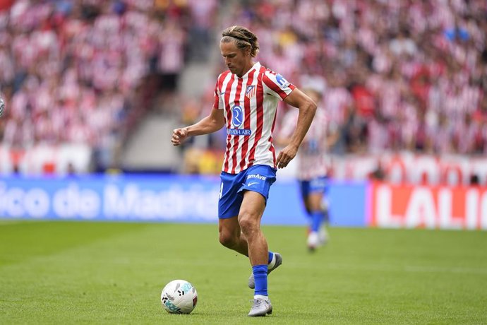 Marcos Llorente, do Atlético de Madrid, em ação durante a partida de futebol da Liga Espanhola, LaLiga EA Sports, disputada entre o Atlético de Madrid e o Real Madrid no estádio Riyadh Air Metropolitano em 27 de setembro de 2025, em Madri, Espanha.