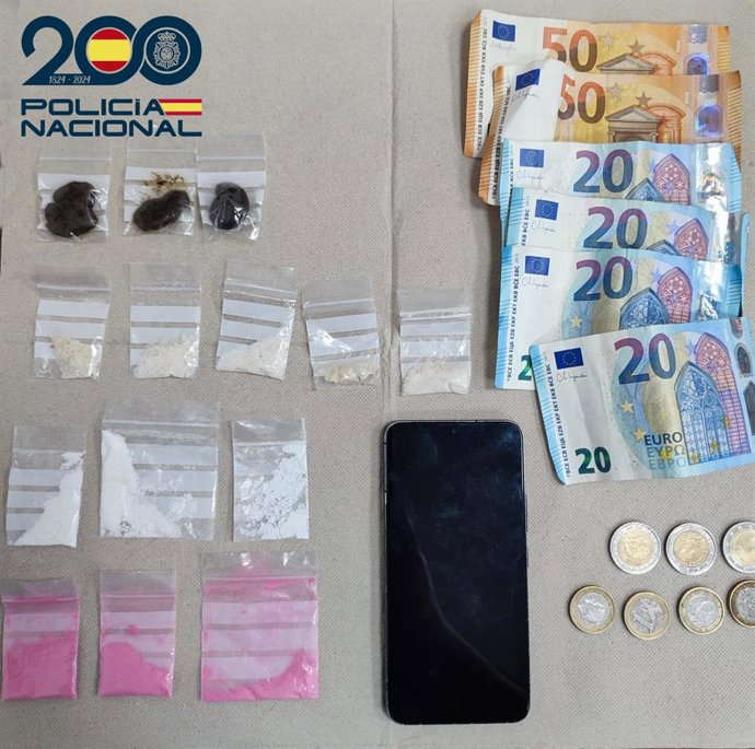 Droga intervenida al detenido.