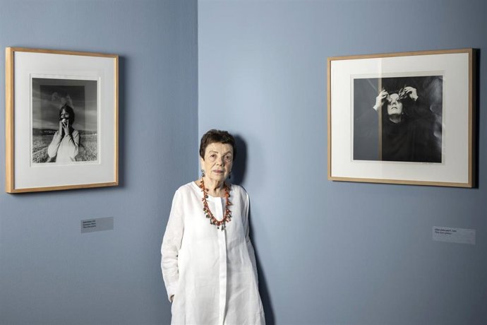 Archivo - La fotógrafa mexicana Graciela Iturbide en la presentación de su exposición 'Cuando habla la luz'