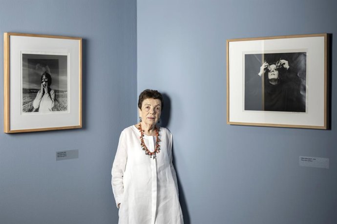 Archivo - La fotógrafa mexicana Graciela Iturbide en la presentación de su exposición 'Cuando habla la luz'