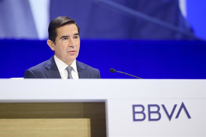 Archivo - El presidente del BBVA, Carlos Torres Vila, interviene durante la Junta General Extraordinaria de Accionistas del BBVA, en el Palacio Euskalduna, a 5 de julio de 2024, en Bilbao, Vizcaya, País Vasco (España). 