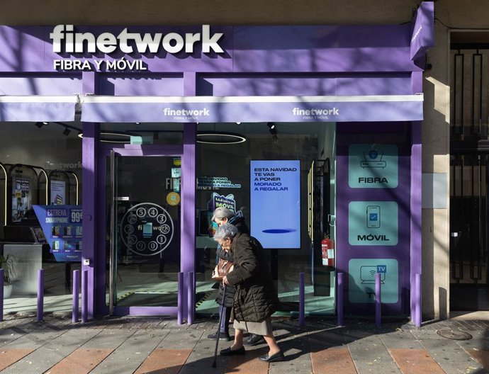 Archivo - Arxiu - Façana d'una tenda de Finetwork, a 2 de gener del 2025, a Madrid (Espanya). 