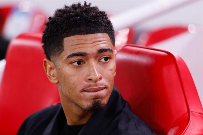 Archivo - El centrocampista inglés Jude Bellingham, antes de enfrentarse al Liverpool en un partido de la Champions League 2024/25.