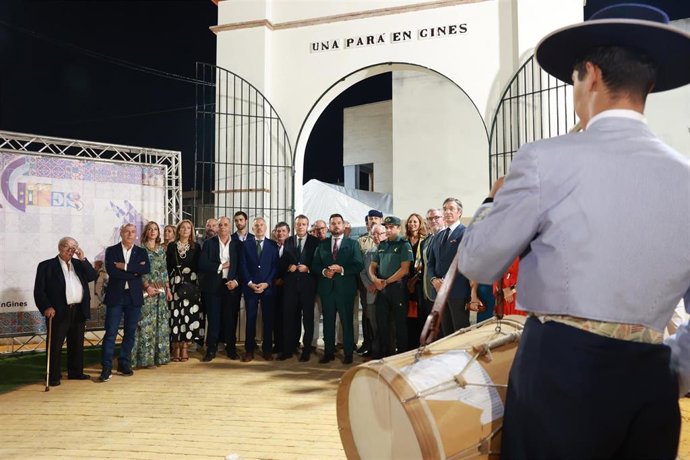 El presidente de la Diputación de Sevilla, Javier Fernández, durante la inauguración de 'Una Pará en Gines', este jueves 2 de octubre.