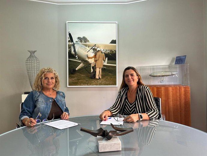 De izq a derecha: La presidenta de la Aedae, Elisa González, y la directora gerente de Fundación Enaire, Margarita Asuar.