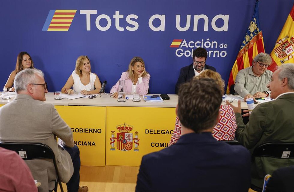 La vicepresidenta segunda del Gobierno y ministra de Trabajo, Yolanda Díaz, se reúne en Valncia con alcaldes de municipios dana