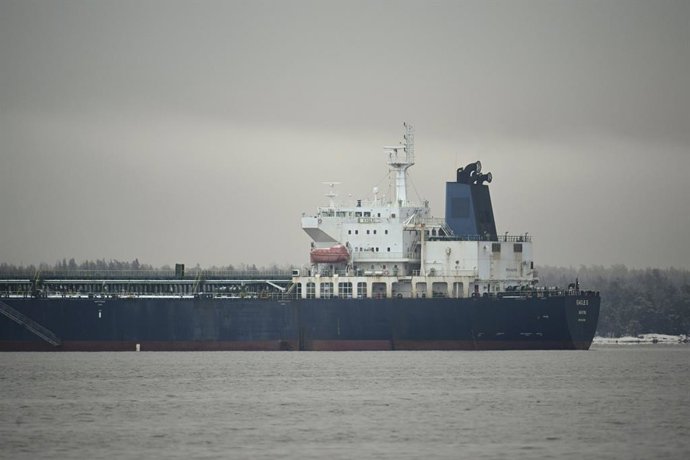 Archivo - Imagen de archivo del petrolero 'Eagle S' en el mar Báltico.