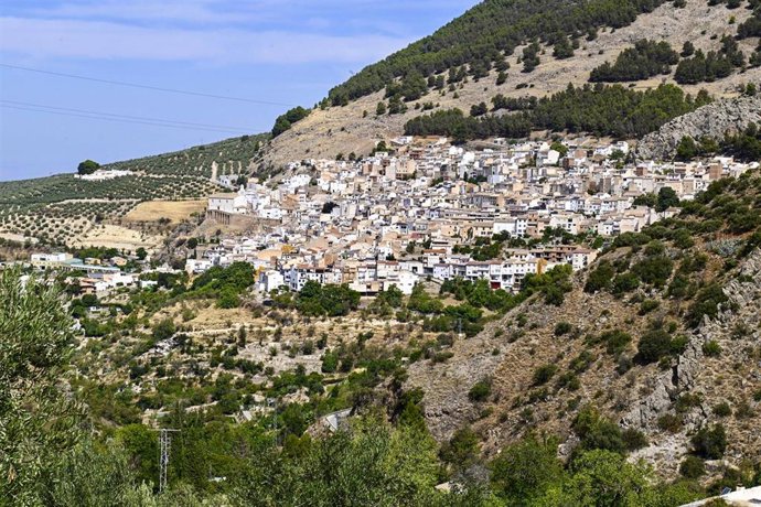 Vista del pueblo de Torre durante la visita al área recreativa de Fuenmayor, a 9 de septiembre de 2025 en Jaén (Andalucía, España). 