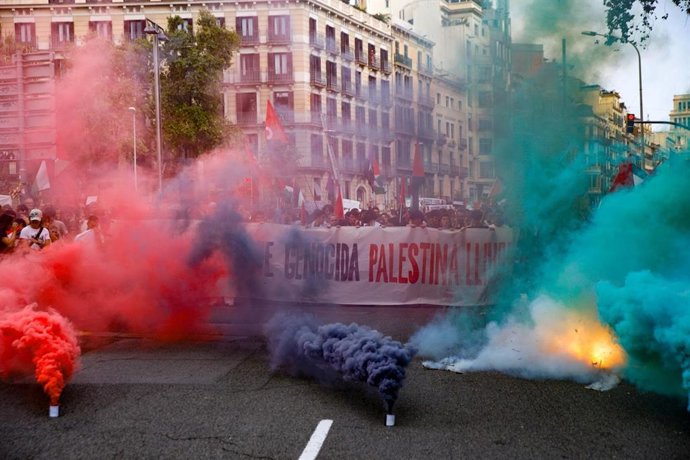 Estudiantes y educadores se manifiestan en Barcelona "contra el imperialismo genocida" en Palestina