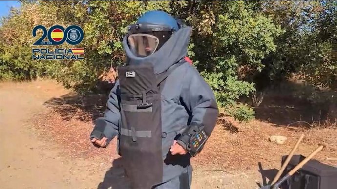 Especialista en desactivación de artefactos explosivos TEDAX-NRBQ.