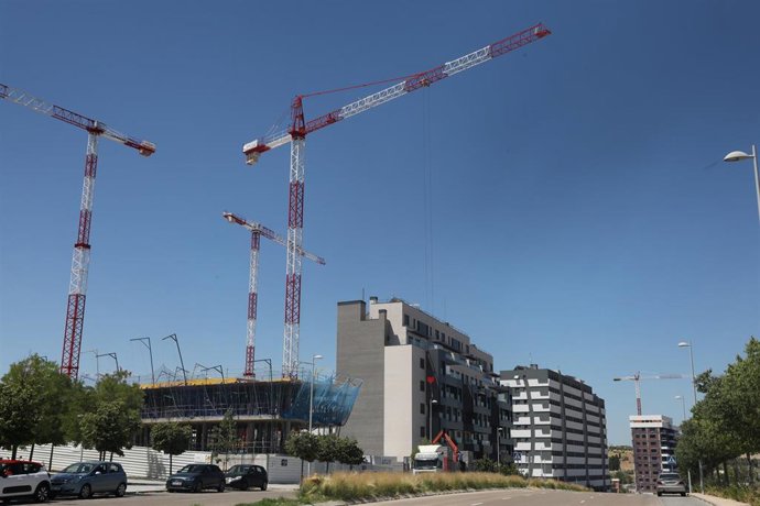 Archivo - Foto de archivo de un edificio en construcción.