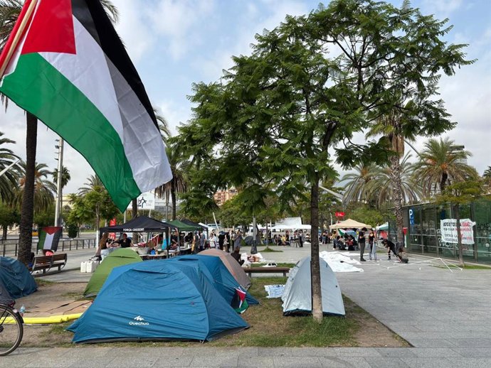 Acampada cerca de la plaza de la Carbonera de Barcelona en apoyo a la Global Sumud Flotilla