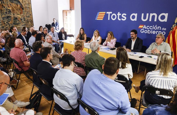 La ministra de Treball, Yolada Díaz, es reuneix amb alcaldes de municipis afectats per la dana