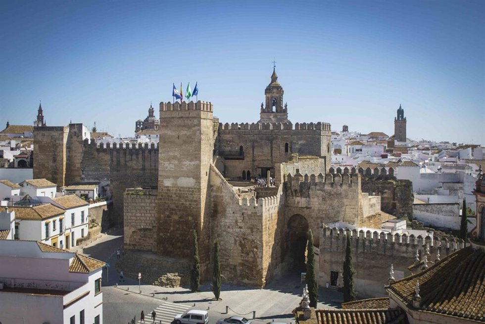 Imagen aérea del Alcázar, con la Puerta de Sevilla en primer término.