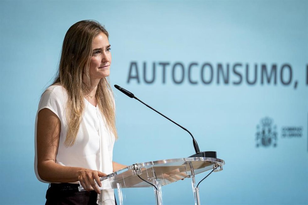 La vicepresidenta del Gobierno y ministra para la Transición Ecológica y el Reto Demográfico, Sara Aagesen, inaugura la jornada Autoconsumo, actualizar para seguir creciendo organizada el 3 de octubre de 2025 en el salón de actos del Complejo Minister