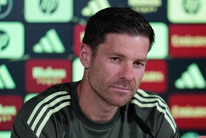 El entrenador del Real Madrid, Xabi Alonso, en rueda de prensa desde Valdebebas.  