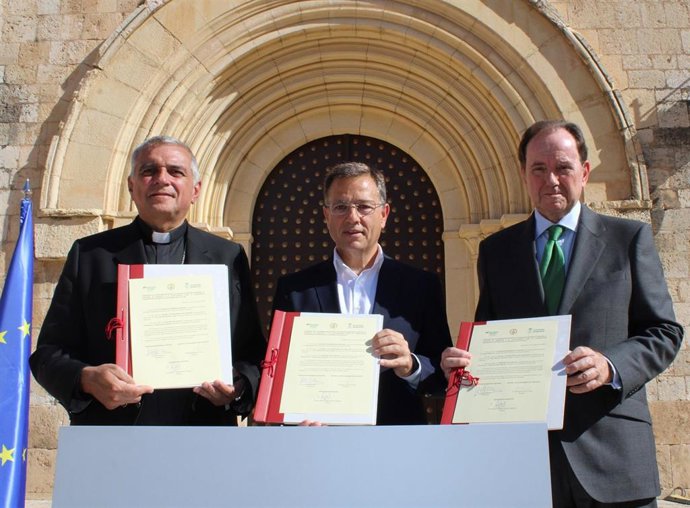 Firma del convenio para la nueva iluminación ornamental exterior de la Catedral de Albacete.