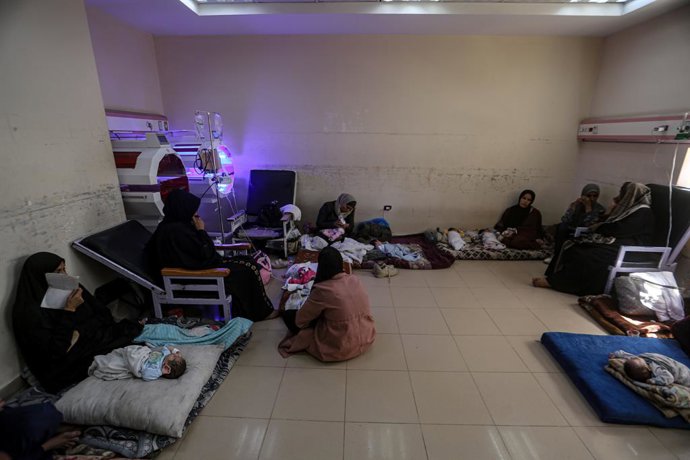 September 29, 2025, Gaza City, Gaza Strip, Palestinian Territory: Premature babies receive care in incubators at Al-Aqsa Martyrs Hospital in Deir al-Balah, central Gaza Strip, where the neonatal unit is overcrowded after all infants were transferred from 