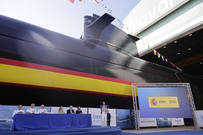 La ministra de Defensa, Margarita Robles, interviene en el acto de botadura del submarino S-82 'Narciso Monturiol' celebrado el 3 de octubre de 2025 en los astilleros de Navantia en Cartagena (Murcia)