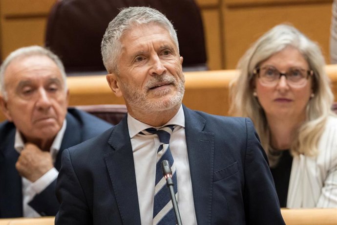 El ministro del Interior, Fernando Grande-Marlaska, durante una sesión de control al Gobierno, en el Senado, a 30 de septiembre de 2025, en Madrid (España). El Gobierno se enfrenta una semana más a las preguntas de la oposición en la sesión de control del