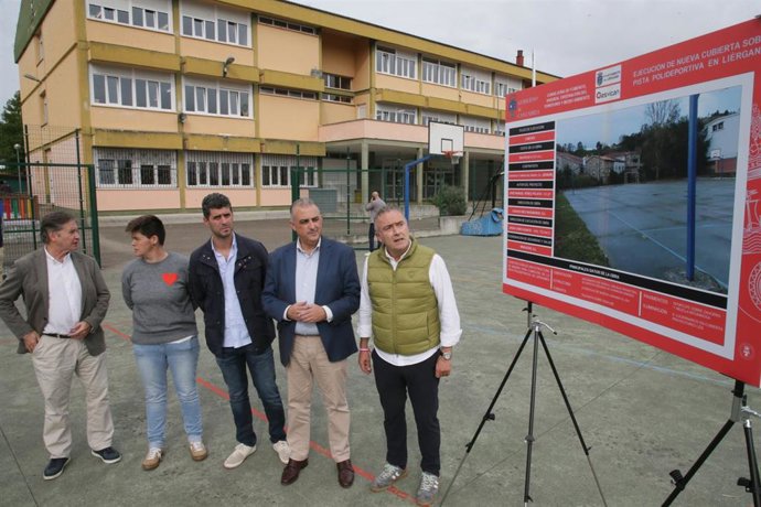 Inicio cubrición pista polideportiva del CEIP de Liérganes