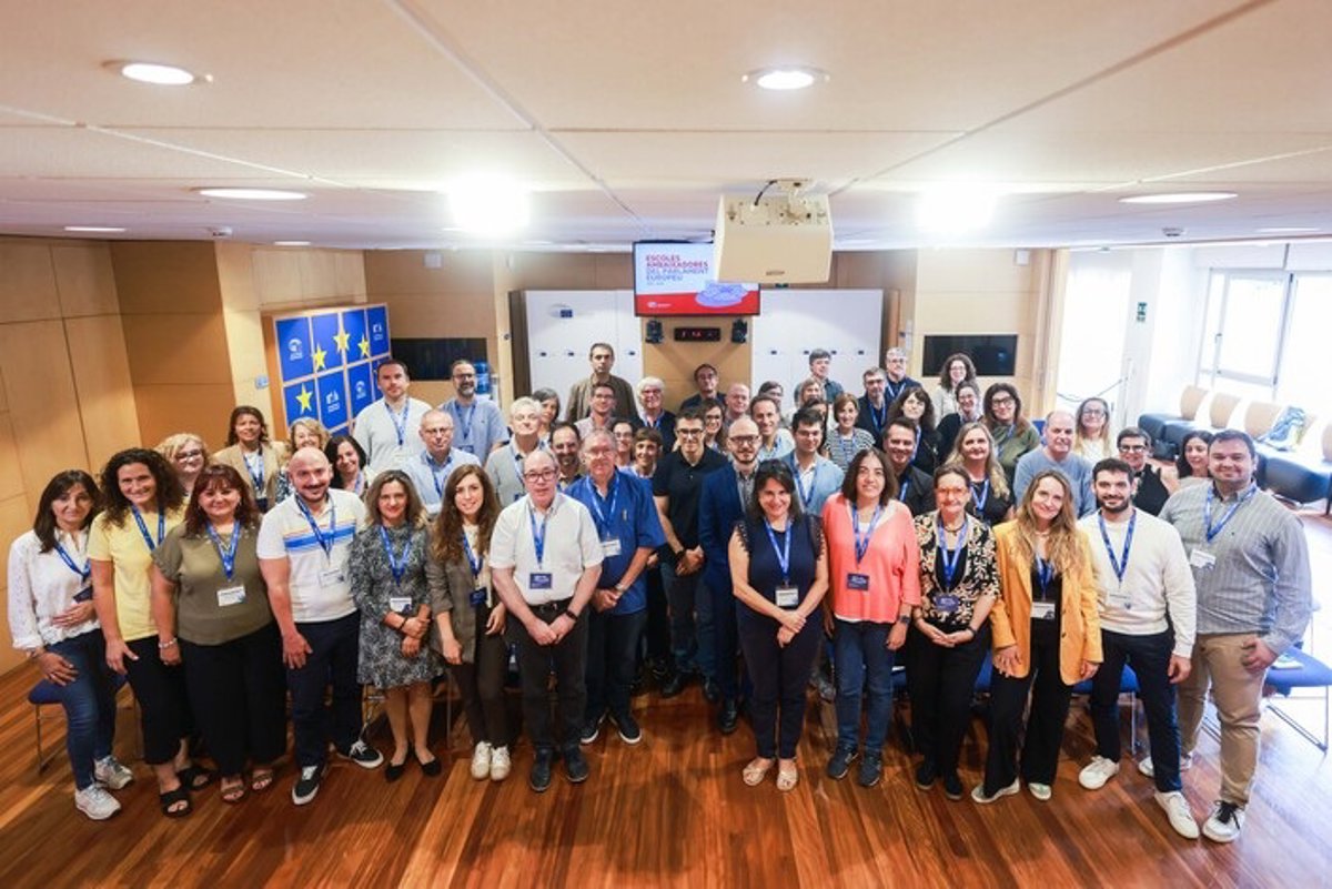 Riba (ERC) entrega a 25 institutos catalanes la acreditación de Escuela Embajadora de la Eurocámara