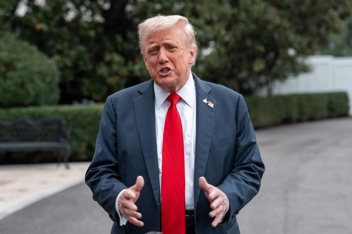 September 30, 2025, Washington, Dc, United States: President DONALD TRUMP departs the White House for a quick flight to Quantico, VA where he will meet with a gathering of generals and admirals on September 30, 2025.,Image: 1041903645, License: Rights-man