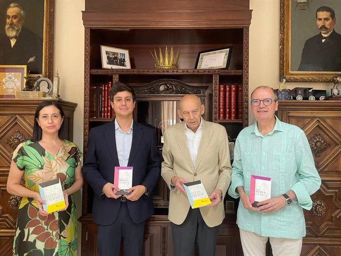 Diputación entrega al Ateneo los poemarios ganadores del I Premio de Poesía 'Generación del 27'.