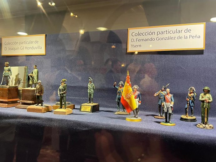 Exposición sobre la historia de la Guardia Civil en el Círculo Mercantil de Sevilla.