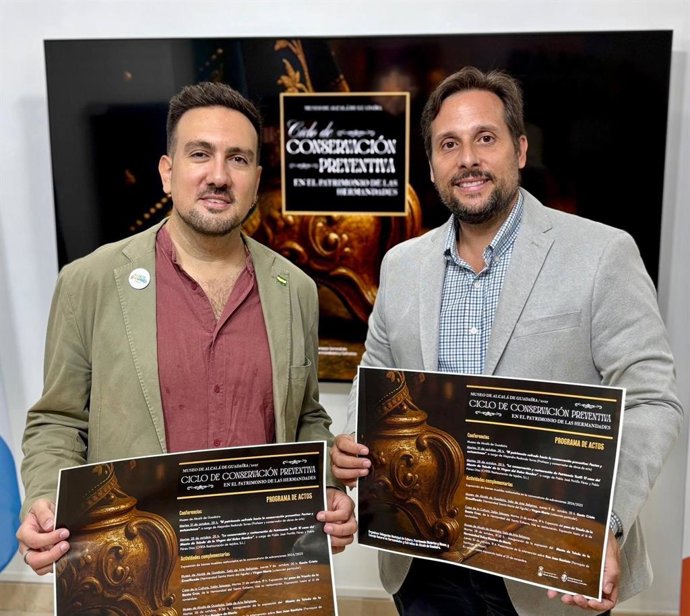 El delegado de Cultura, Patrimonio y Museos, Christopher Rivas y el presidente del Consejo de Hermandades, Enrique Ruis, presentan el I Ciclo de Conservación del patrimonio de las hermandades.