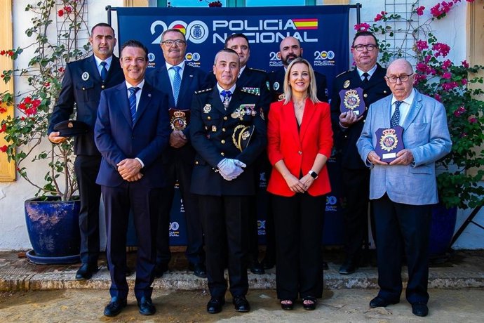 La alcaldesa de Alcalá de Guadaíra, Ana Isabel Jiménez, acude al acto de entrega de condecoraciones y distinciones del Cuerpo Nacional de Policía.