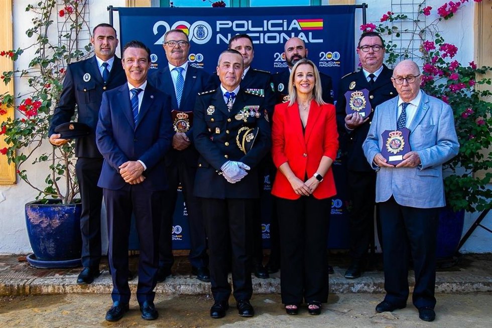 La alcaldesa de Alcalá de Guadaíra, Ana Isabel Jiménez, acude al acto de entrega de condecoraciones y distinciones del Cuerpo Nacional de Policía.