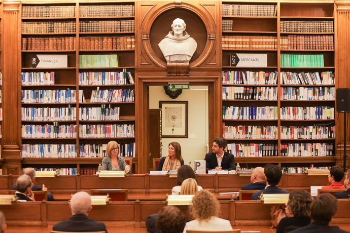 Instant de l'acte a la Biblioteca de l'ICAB
