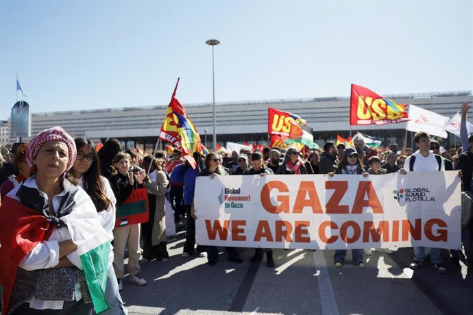Concentración pro palestian durante la huelga general en Roma, Italia