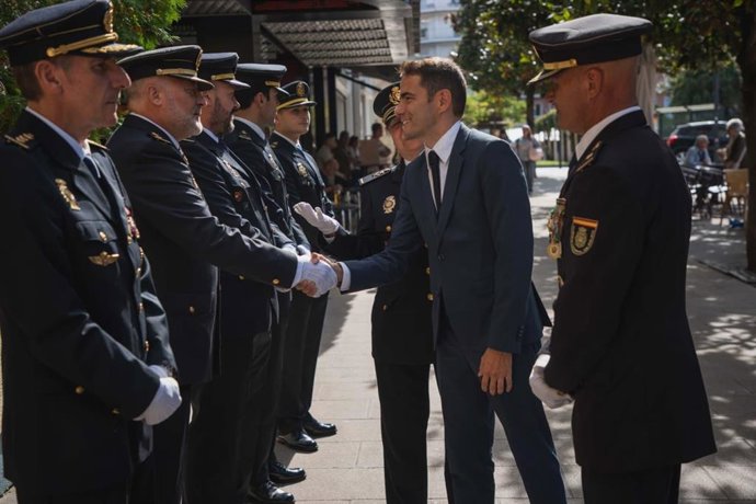Casares en el acto por la Policía Nacional en Torrelavega