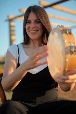 'Etnomusic' Lleva A Massanassa La Música Tradicional De Noelia Llorens 'Titana'