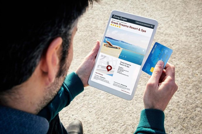 El gasto turístico de los españoles crece un 2% en verano y los pagos aplazados con plazox suben un 20%