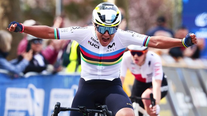 La ciclista española Paula Ostiz, tras ganar el Europeo júnior.