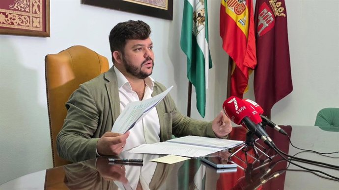 El alcalde de Arcos, Miguel Rodríguez, en rueda de prensa.