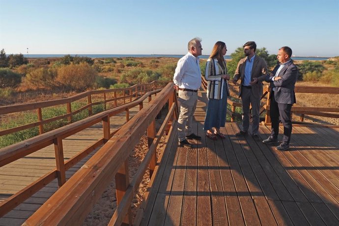 Pasarela que permitirá conectar espacios turísticos de la franja litoral en Mazagón.