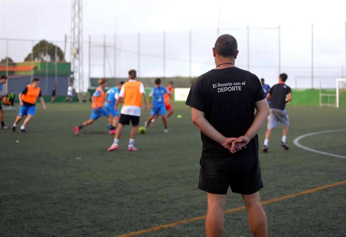 Entrenamiento de la Escuela Municipal de Fútbol de El Rosario