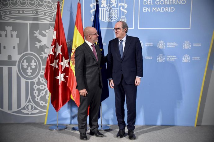 El delegado del Gobierno en Madrid, Francisco Martín, junto al Defensor del Pueblo, Ángel Gabilondo