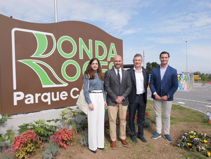 Inauguración del parque comercial Ronda Roces, en Gijón.