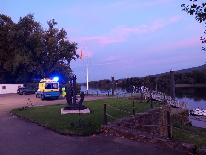 Zona del rescate de un joven en el río Miño, en Tui (Pontevedra).
